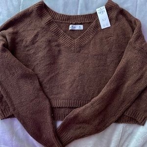 Cropped over sized Hollister sweater, Size XL but fits as a L